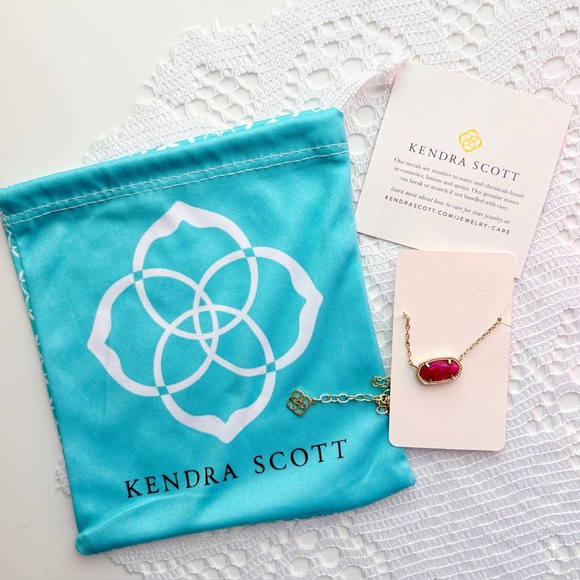 Kendra Scott Jewelry - Kendra Scott Elisa Gold Chain Necklace Magenta stone 15-17" Length With Bag 🤍✨